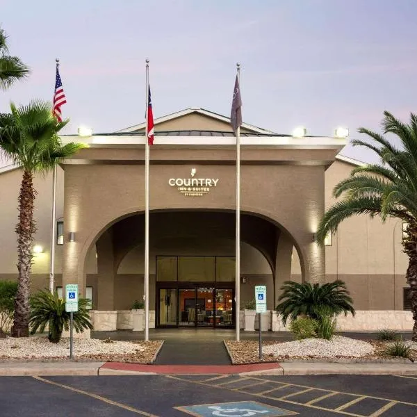 卡尔森拉克兰空军基地乡村套房酒店，位于Atascosa的酒店