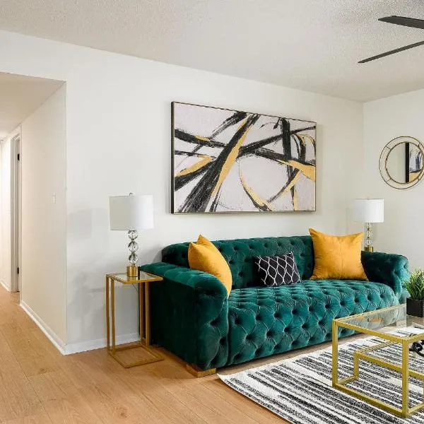 Emerald Retreat - Central & Stylish - 2 BR/2 BA，位于温斯顿·塞勒姆的酒店