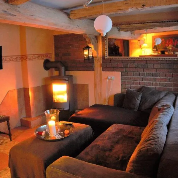 Altes Landhaus Oste, Klavier Appartement, 2 Zimmer mit Kamin，位于Hemmoor的酒店