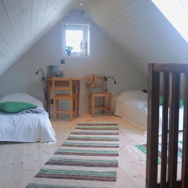 Loft Apartment at Isola Gård on the middle of Öland，位于卡尔马的酒店