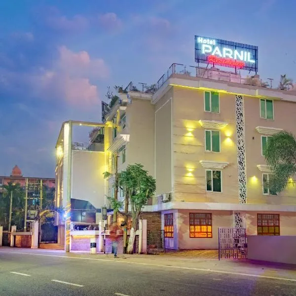 Hotel Parnil Residency，位于Palāsbāri的酒店