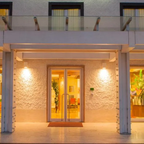 拉佩尔戈拉酒店，位于加索尔-蒙那斯特罗的酒店