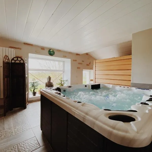 Domaine de Saint Florent - Piscine & Spa，位于Prisse-la-Charriere的酒店
