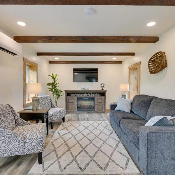 Charming Biglerville Home with Patio and Yard!，位于Biglerville的酒店