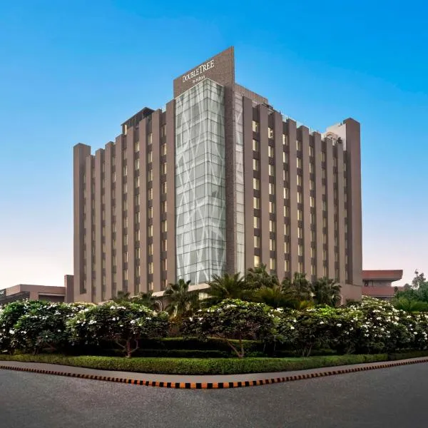 DoubleTree by Hilton Gurugram Baani Square，位于古尔冈的酒店