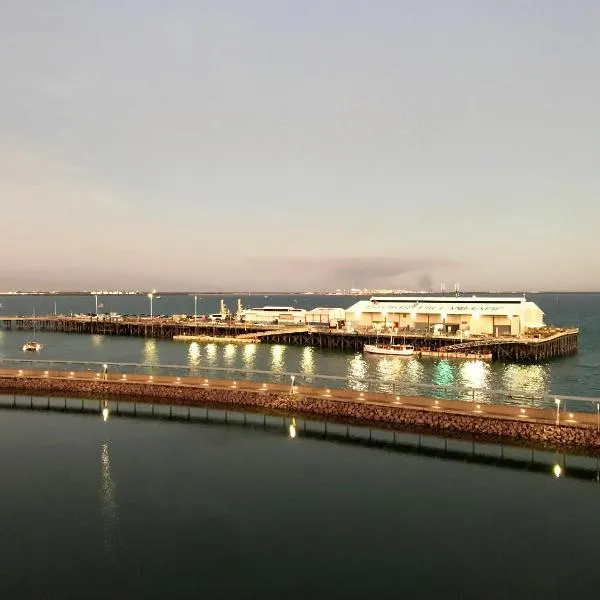 Serenity Short Stays - Sea La Vie - 3brm Penthouse at Darwin Waterfront，位于达尔文的酒店