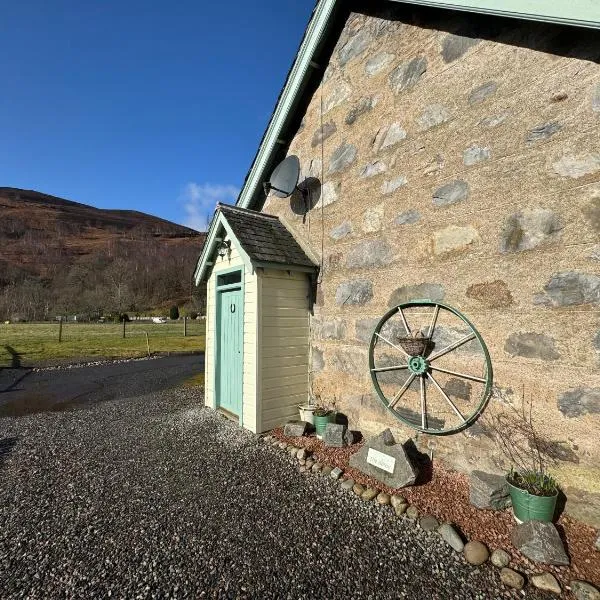 Rosemount Bothy - Highland Cottage，位于加夫的酒店