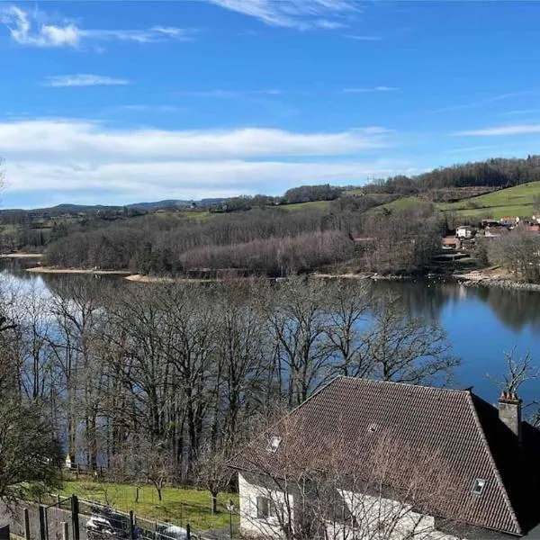 Maison au bord du lac，位于Saint-Étienne-Cantalès的酒店