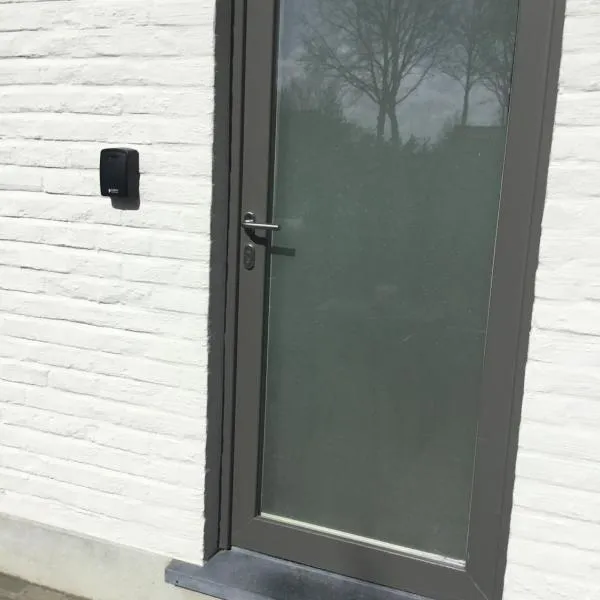 Gezellige studio met terras en gratis parking，位于奥德纳尔德的酒店