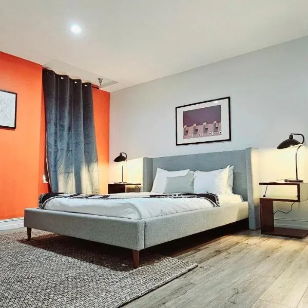 Walk to Everything From The Lofts Suite 306，位于西棕榈滩的酒店