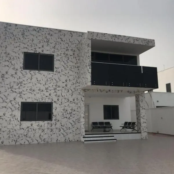Banner Vacation Home & Swimming Pool，位于Prampram的酒店