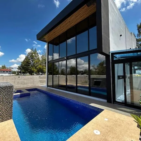 Casa Serene Tagaytay (Pool, Deluxe, Relaxing Stay)，位于大雅台的酒店