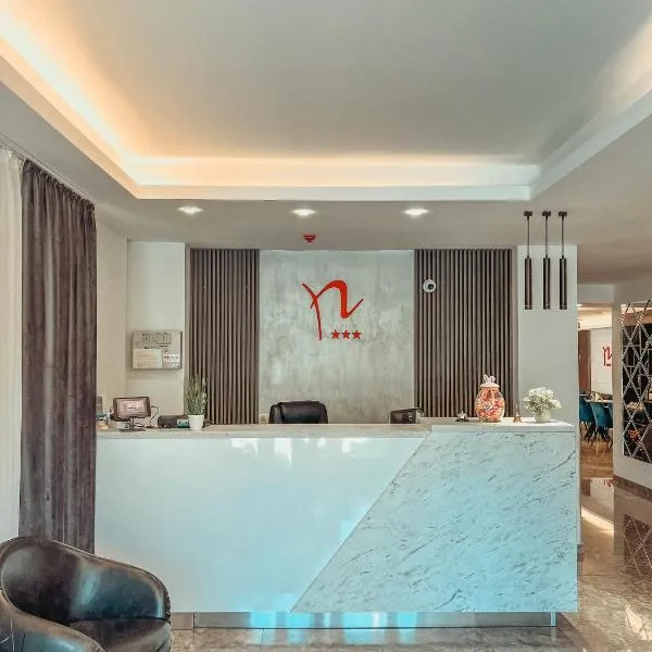 Hotel Neon，位于Sânandrei的酒店