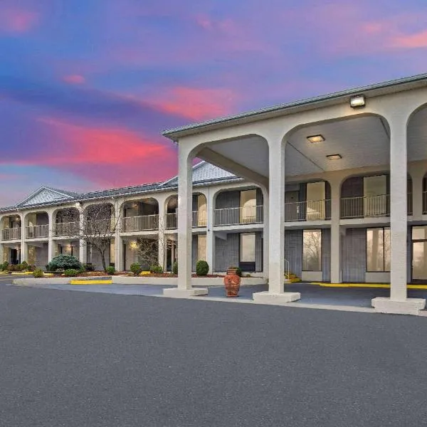 Days Inn by Wyndham Columbia Kentucky，位于Columbia的酒店