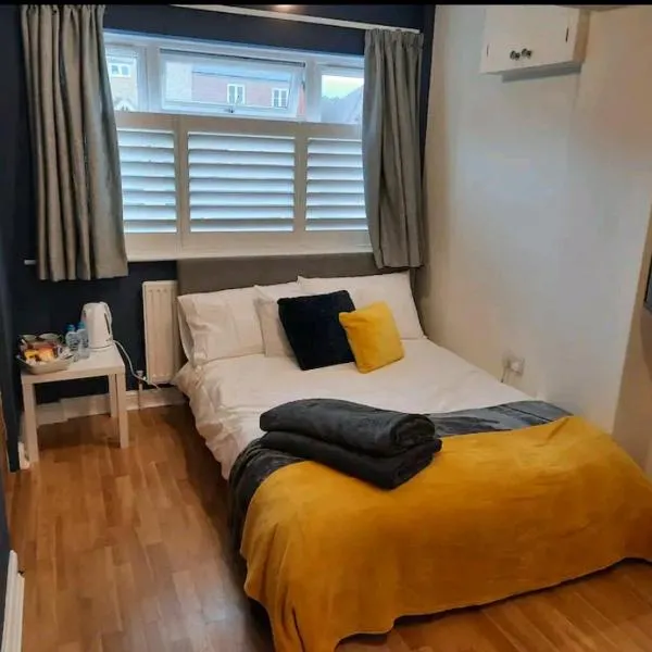 Double Room with ensuite close to silverstone，位于惠特尔伯里的酒店