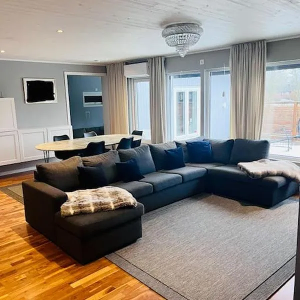 Villa, Barnvänlig, nära strand/shopping，位于哈尔姆斯塔德的酒店