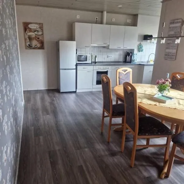 Gemütliche 3-Zimmer-Wohnung, zentral gelegen，位于Apensen的酒店
