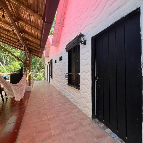 Cabañas Monteleón Paicol- Huila，位于La Laja的酒店