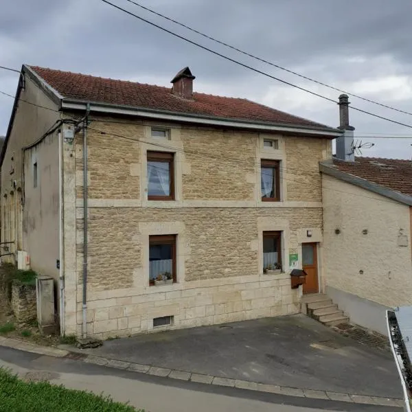 A l'OREE DU BOIS,位于Ville-Houdlémont的酒店