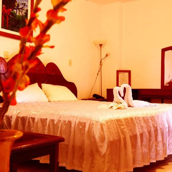 伊基托斯索尔德东方酒店，位于Santo Tomas的酒店