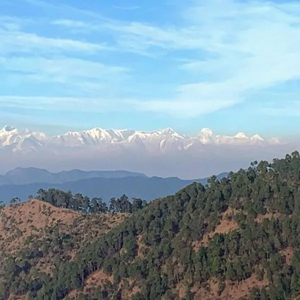 Aashiyaan - God's Own Studio near Ranikhet，位于阿尔莫拉的酒店