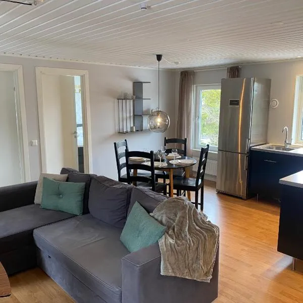 Stockholm Archipelago House with shared pool，位于Djurhamn的酒店