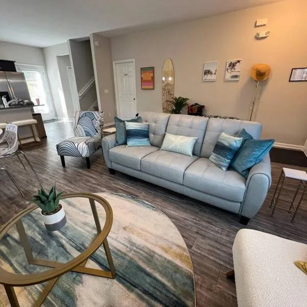 The August - 3BR 2.5BA Open Concept 1.4 Mi to Town，位于圣奥古斯丁的酒店