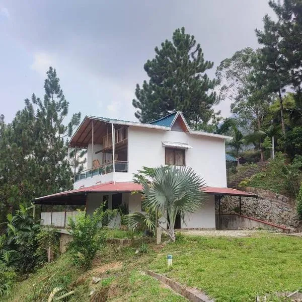 Luz de Luna - Hermosa Finca Familiar con Vista Panorámica y de Aves，位于科科尔纳的酒店