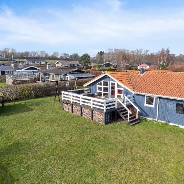 Summer House With Sauna Near Følle Strand，位于伦德的酒店