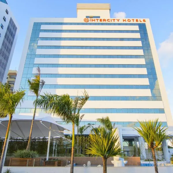 萨尔瓦多机场城际酒店，位于Areia Branca的酒店