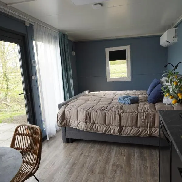 B&B Tiny House Bij Zee，位于斯泰伦丹的酒店