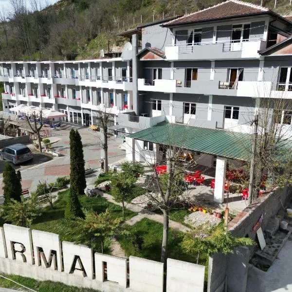 Hotel Termal，位于Lura e Vjetër的酒店