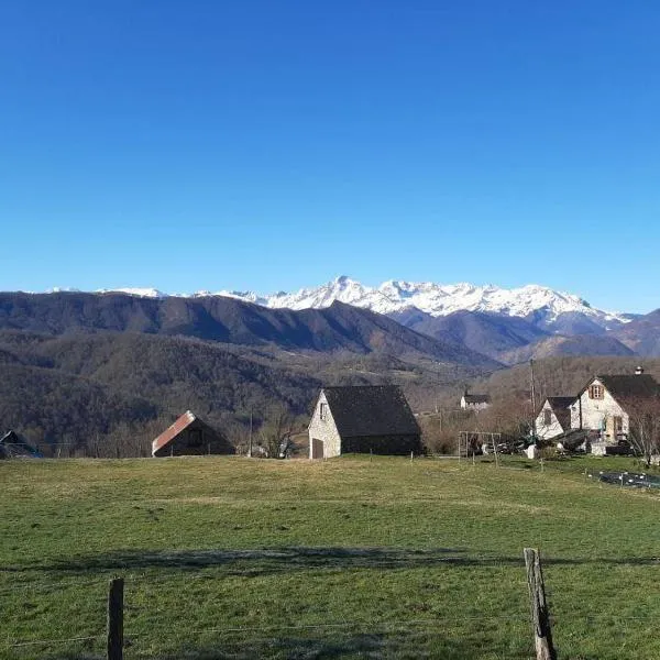 Maison de montagne en pleine nature face au Mont Valier，位于奥吕莱班的酒店