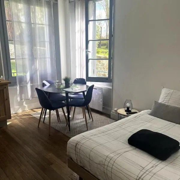 Résidence Harmonie Appartement N 2 Meublé Avec Petit Déjeuner，位于内里莱班的酒店