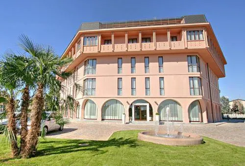 人居酒店，位于Casatenovo的酒店