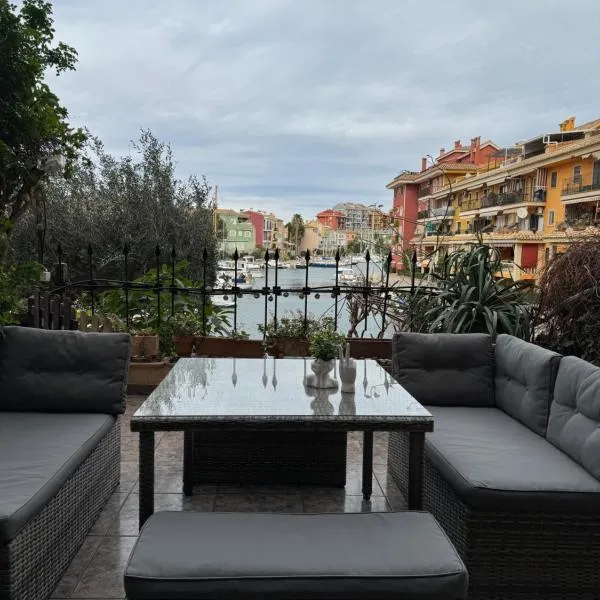 comfortable apartment in an elite area with a beautiful veranda，位于珀特萨普拉亚的酒店