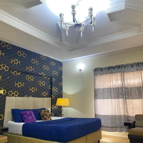Legends Castle Suites，位于Karsana的酒店