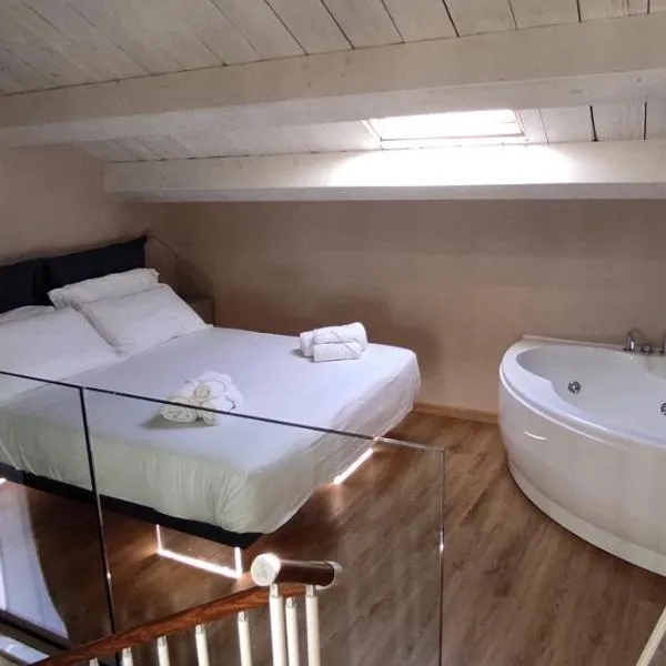 Palazzo Sarti Suites，位于罗迪-加尔加尼科的酒店