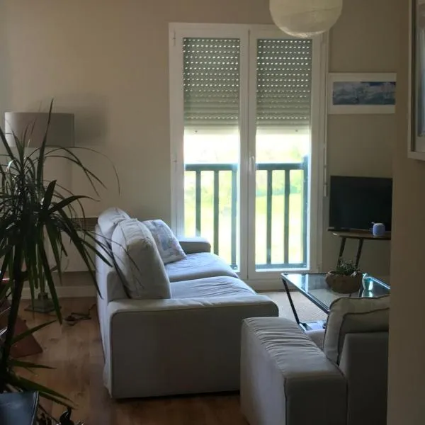 Appartement à côté de la plage avec piscine climatisé，位于昂代的酒店