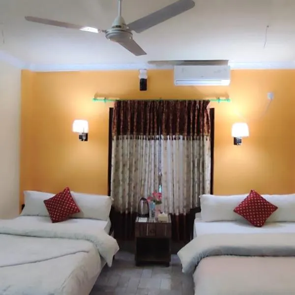 Hotel Rhino Land, Sauraha，位于Nārāyangarh的酒店