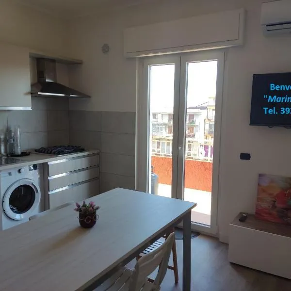 Sunrise Apartment Marina Beach，位于马里纳迪焦约萨伊奥尼卡的酒店