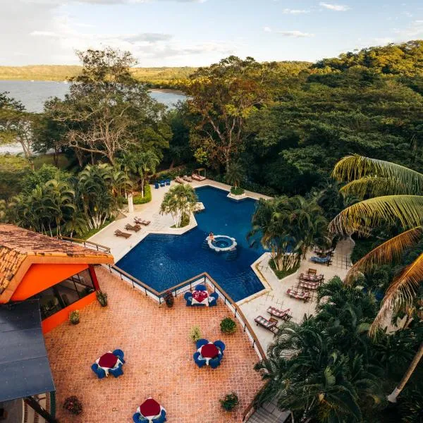 Papagayo Golden Palms Beachfront Hotel，位于Playa Panama的酒店