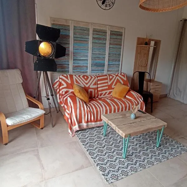 Appartement 4 pers proche Fayence et Tourrettes，位于图雷特的酒店