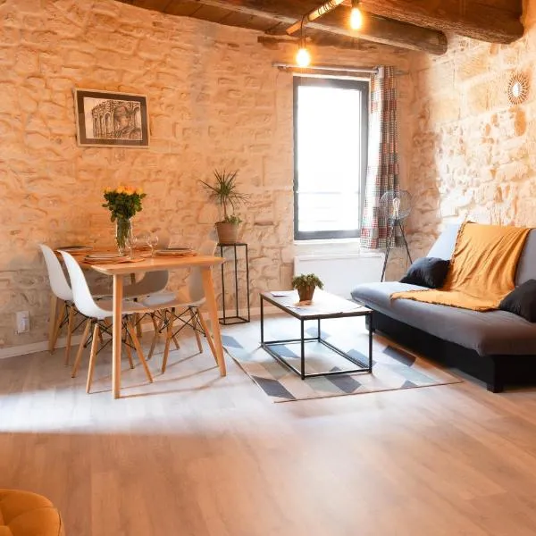 Immeuble 3 Apparts Centre historique St Gilles MaisoncarreeConciergerie，位于Albaron的酒店