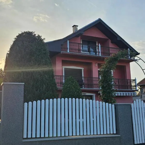 Guest House Lona，位于哥鲁拜克的酒店