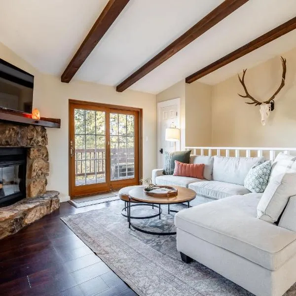 Pine Perch ~ Cozy Mountain Cabin w/ Views，位于Bailey的酒店