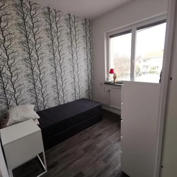 Central boende med gång avstånd till centrum och lasarettet，位于穆塔拉的酒店