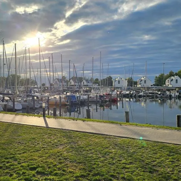 Mobilheim Marine Glück im Yachthafen Peenemünde，位于佩讷明德的酒店