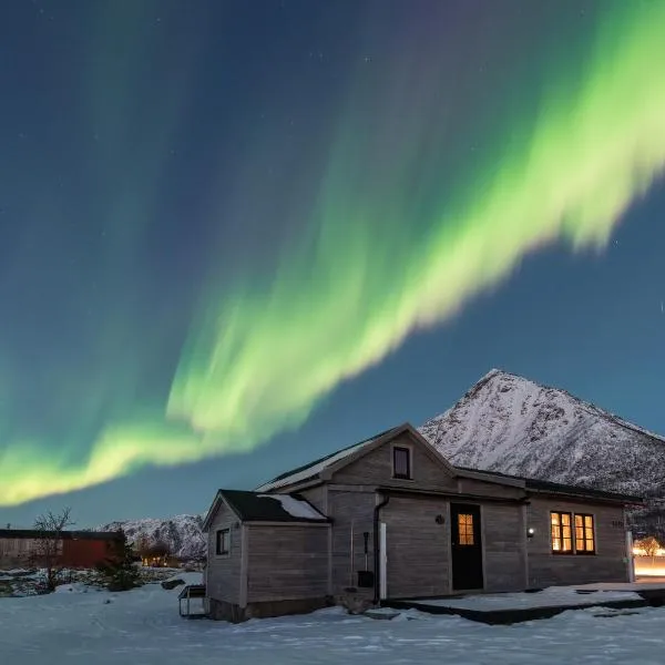 Koselig bolig i Lofoten / Vesterålen，位于Laupstad的酒店