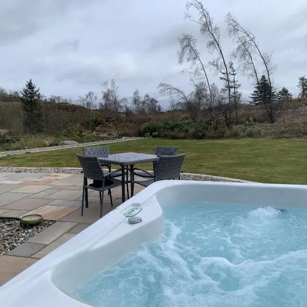 Tawny Owl Pod with Hot Tub，位于奥本的酒店